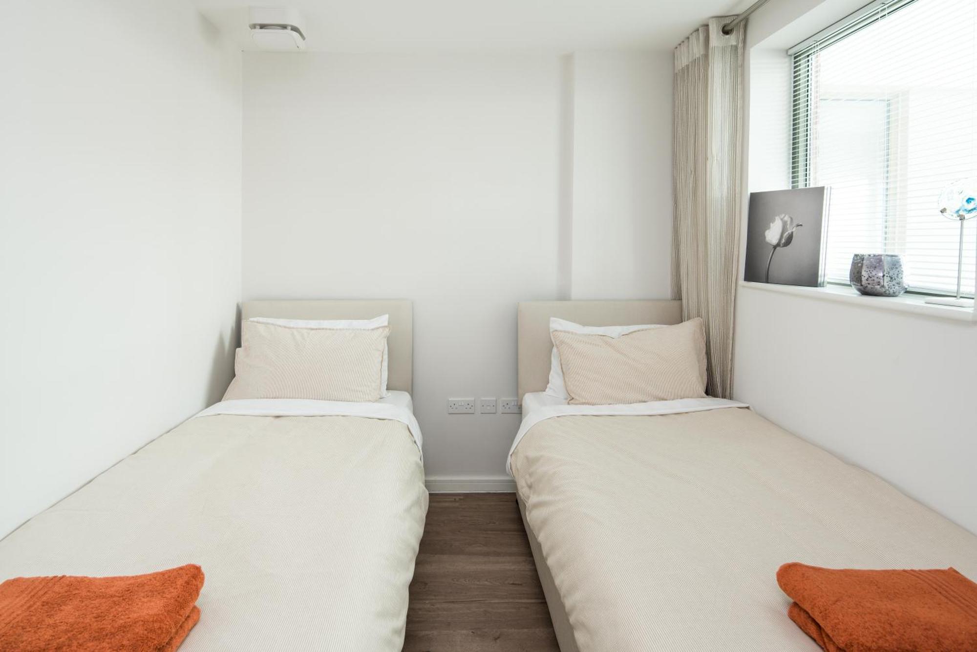 Canning Town -2 Bed Luxury Apartment Londra Esterno foto